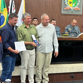 Osvaldo Cruz entregou em sessão solene na Câmara Municipal as medalhas Tiradentes.